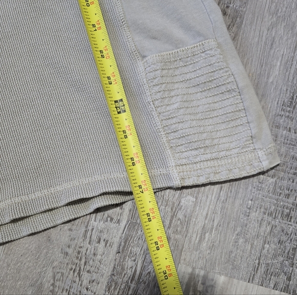 Buckle Black Men's Athleisure Shirt Size Large Short Sleeve Tan Short Sleeve - Picture 12 of 13